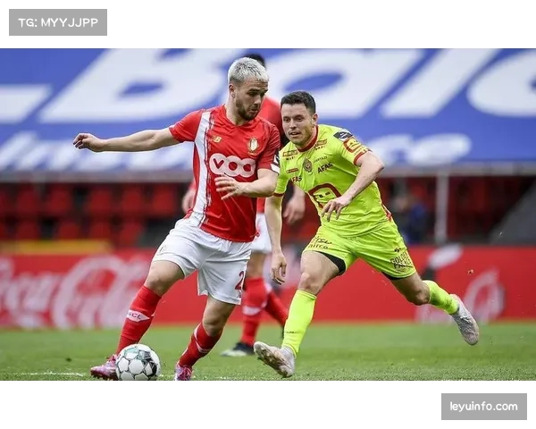 人物聚焦：21岁门将斯洛尼纳临危受命，助埃因霍温零封强敌的多重扑救